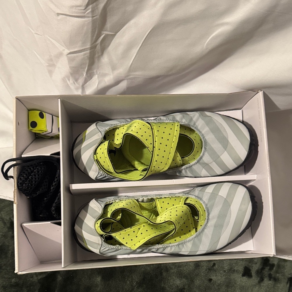 Women’s Nike Studio pack. Neon yellow highlights and replaceable insoles